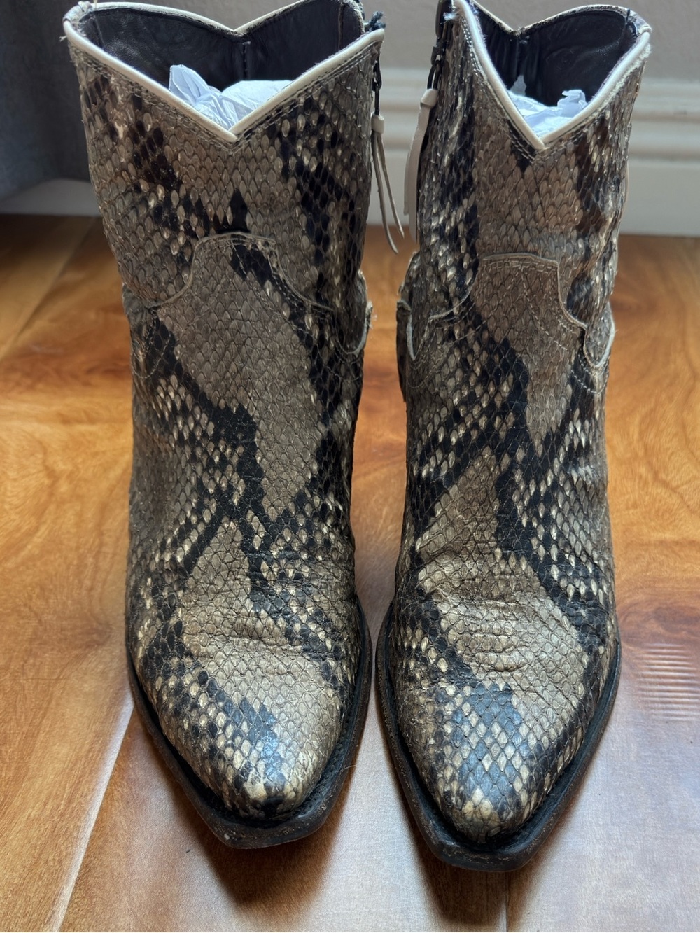 Tecovas Zoey bone Python boots- size 9B
